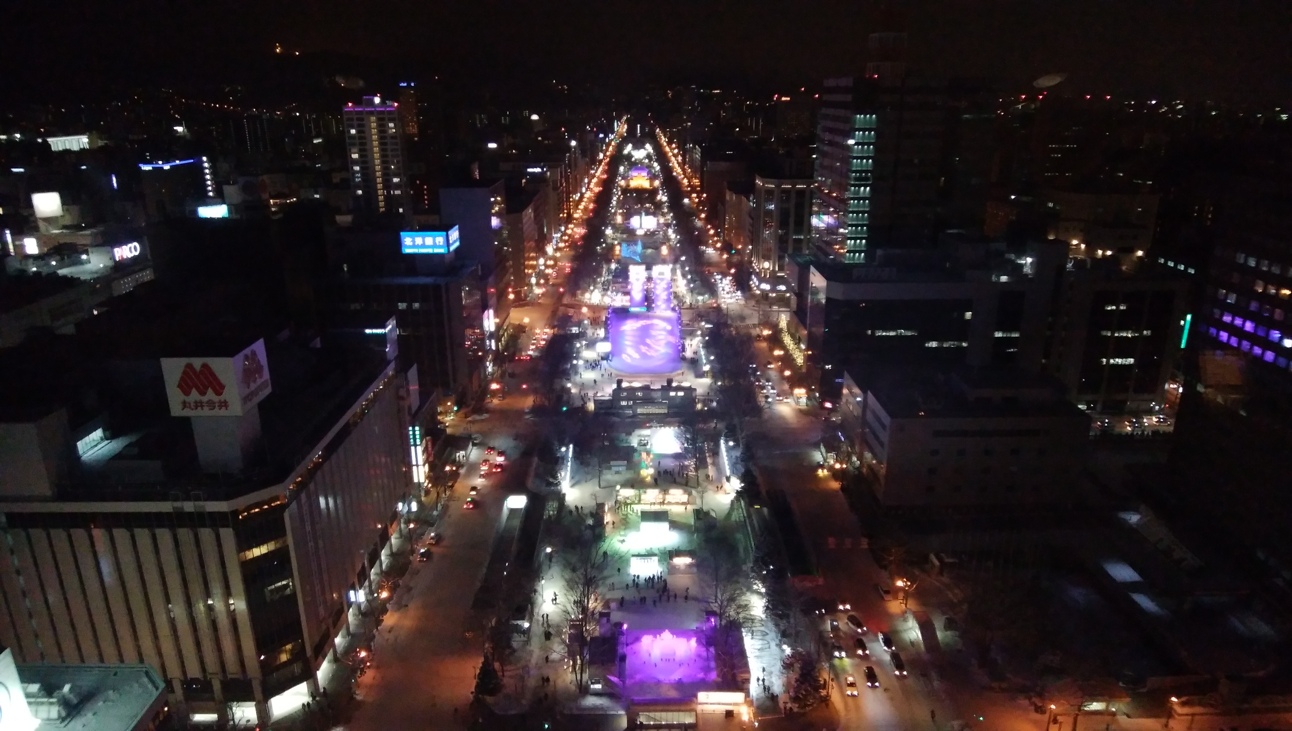 夜空に輝く鉄塔